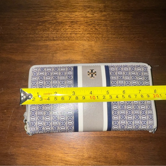 Tory Burch Gemini Link Tote and Wallet Set French Gray - Picture 11 of 16